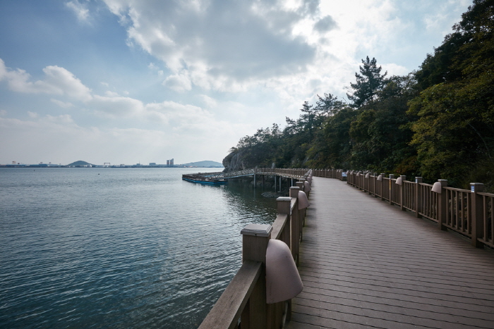 笠岩文化城(갓바위 문화타운)