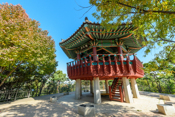 龍王山近鄰公園(용왕산근린공원) 龍王山近鄰公園(용왕산근린공원)