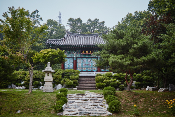 蓮燈國際禪院(연등국제선원)