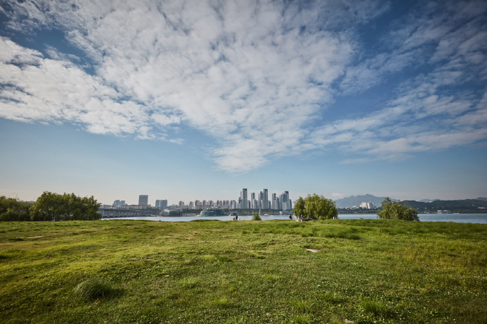 Ichon Hangang Park (한강시민공원 이촌지구(이촌한강공원)) Ichon Hangang Park (한강시민공원 이촌지구(이촌한강공원))