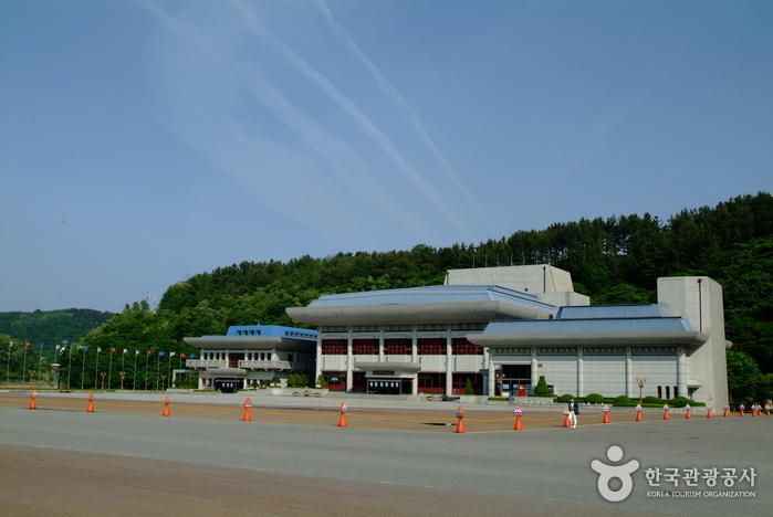 Samcheok Culture & Art Center (삼척문화예술회관) Samcheok Culture & Art Center (삼척문화예술회관)