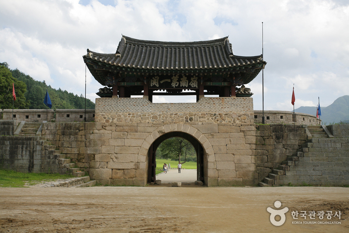 Mungyeongsaejae Provincial Park (문경새재도립공원) Mungyeongsaejae Provincial Park (문경새재도립공원)