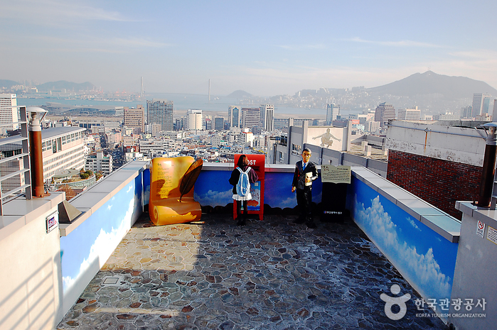 Yu Chi-hwan Postbox Observatory (유치환 우체통 전망대) Yu Chi-hwan Postbox Observatory (유치환 우체통 전망대)