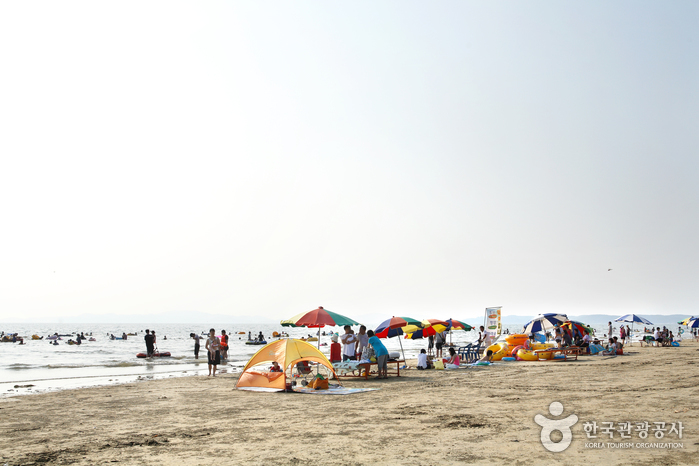 Cheongpodae Beach (청포대해수욕장) Cheongpodae Beach (청포대해수욕장)