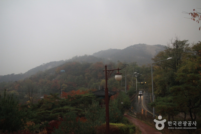 Inwangsan Mountain (인왕산) Inwangsan Mountain (인왕산)