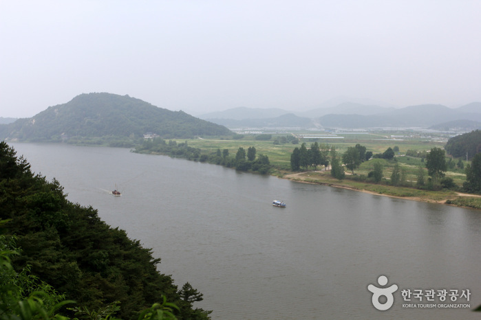 Baegmagang River (백마강) Baegmagang River (백마강)