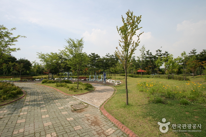 Montmartre Park (몽마르트 공원) Montmartre Park (몽마르트 공원)