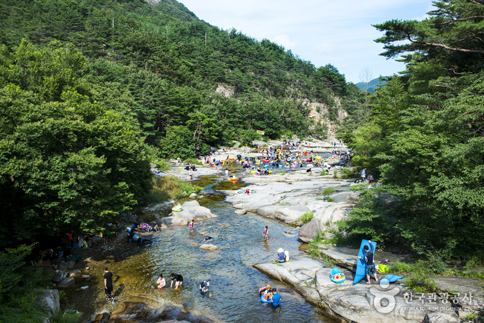 Mureunggyegok Valley (무릉계곡) Mureunggyegok Valley (무릉계곡)