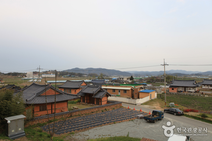 Mopyeong Village (모평마을) Mopyeong Village (모평마을)