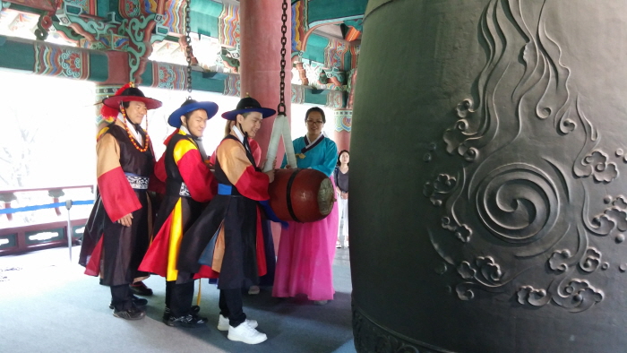 Bosingak Bell-Ringing Ceremony (보신각 상설타종행사) Bosingak Bell-Ringing Ceremony (보신각 상설타종행사)
