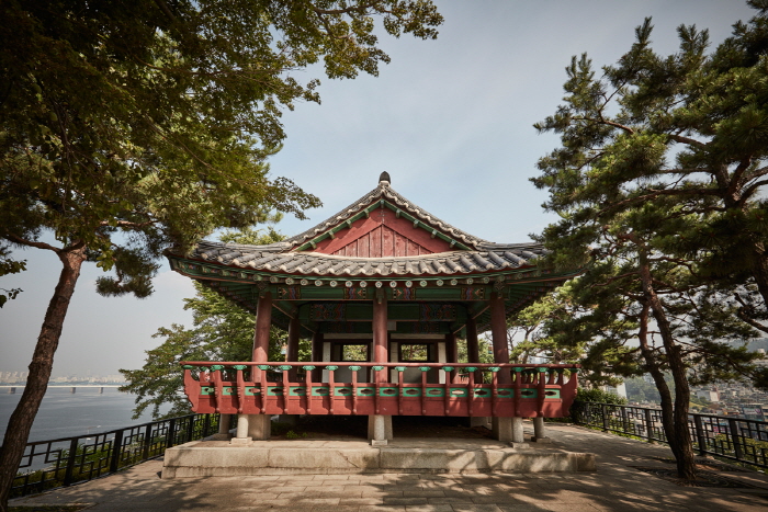 Hyosajeong Pavilion (효사정) Hyosajeong Pavilion (효사정)