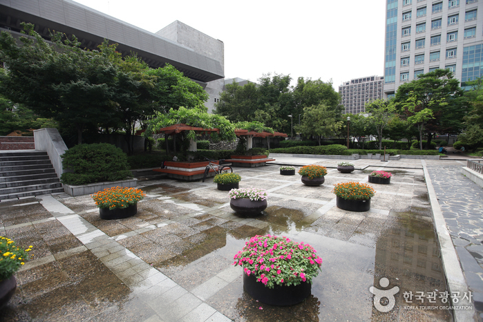 Sejong-ro Park (세종로공원) Sejong-ro Park (세종로공원)