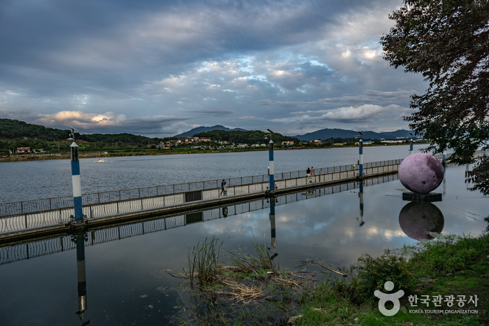 Chungju Jungangtap Park (중앙탑공원 (충주))