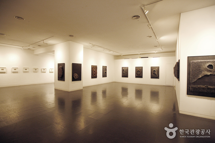 Seoul Art Center Gongpyeong Gallery (서울아트센터 공평갤러리) Seoul Art Center Gongpyeong Gallery (서울아트센터 공평갤러리)