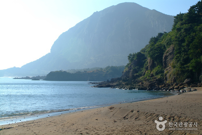 Hwasun Golden Sand Beach (화순 금모래 해변)