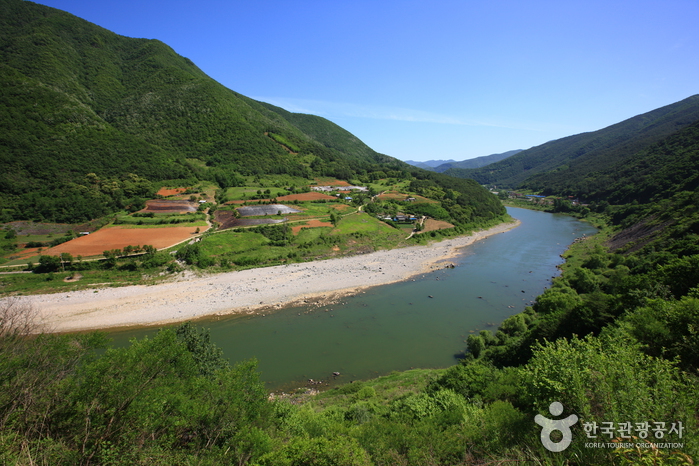 Yeongwol Donggang River (동강(영월)) Yeongwol Donggang River (동강(영월))