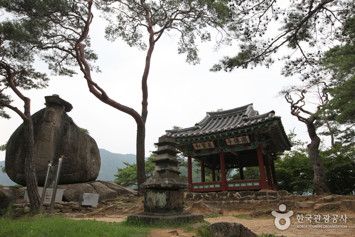Yoseonjeong Pavilion & Yoseonam Rock (요선정·요선암) Yoseonjeong Pavilion & Yoseonam Rock (요선정·요선암)