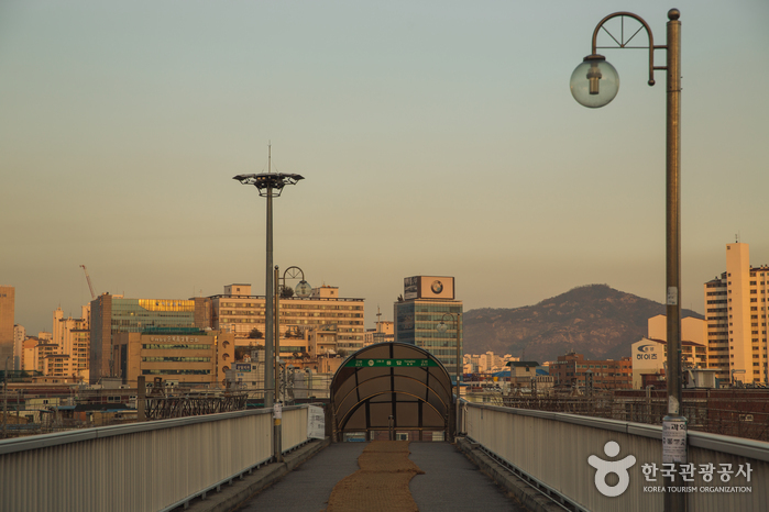 Yongdap Station Pedestrian Bridge (용답역 육교) Yongdap Station Pedestrian Bridge (용답역 육교)