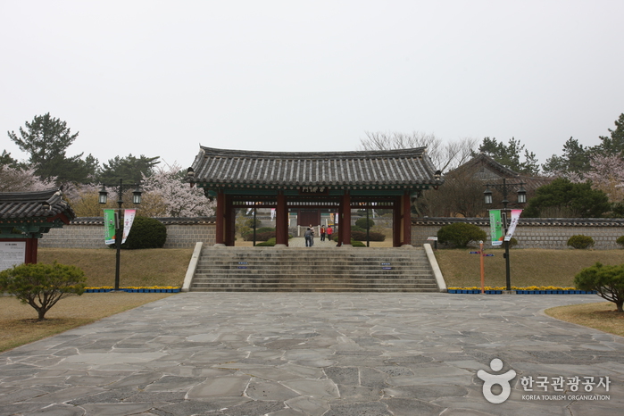 Historical Site of Dr. Wangin (왕인박사 유적지) Historical Site of Dr. Wangin (왕인박사 유적지)