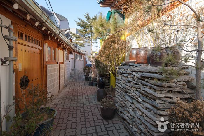 Seochon Village (서촌마을) Seochon Village (서촌마을)