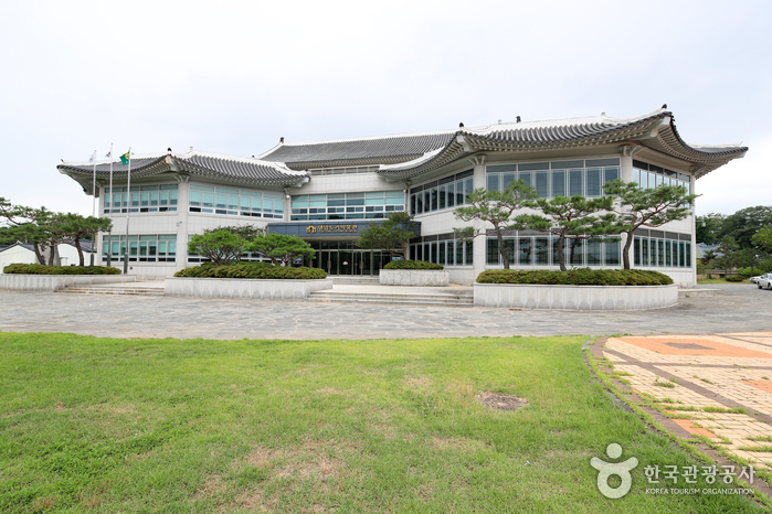 Yeongam Pottery Museum (영암도기박물관) Yeongam Pottery Museum (영암도기박물관)