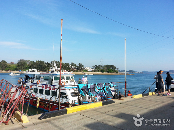 Yeongmokhang Harbor (영목항) Yeongmokhang Harbor (영목항)
