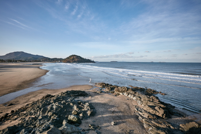 Byeonsan Beach (변산해수욕장) Byeonsan Beach (변산해수욕장)