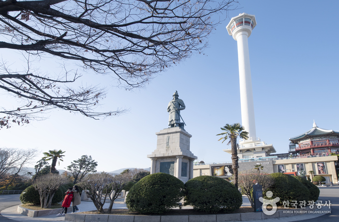 Yongdusan Park (용두산공원) Yongdusan Park (용두산공원)