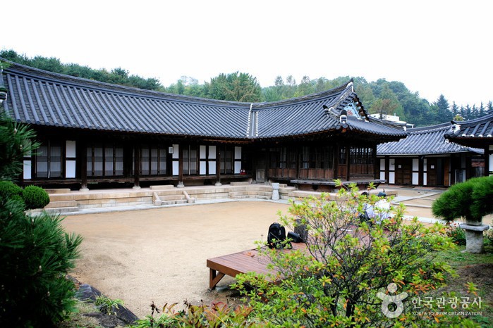 Demeure Lee Jang-u (이장우가옥) Demeure Lee Jang-u (이장우가옥)