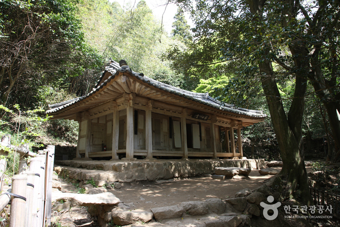 Dasan Chodang (Site historique de Dasan Jeong Yak-yong) (다산초당 - 다산 정약용 유적지) Dasan Chodang (Site historique de Dasan Jeong Yak-yong) (다산초당 - 다산 정약용 유적지)