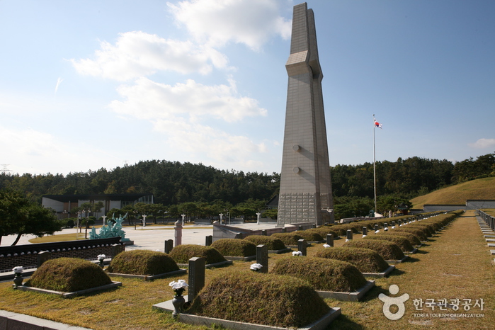 Cimetière national 5.18 (국립 5.18 민주묘지) Cimetière national 5.18 (국립 5.18 민주묘지)