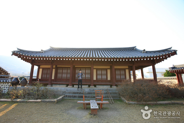 Daeheung Dongheon (대흥동헌)