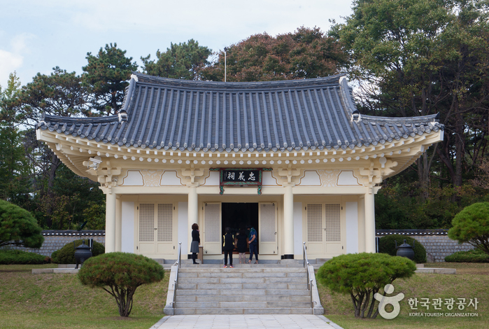 Chunguisa (Mausolée des reliques du martyre Yoon Bong-Gil) (충의사 - 윤봉길의사) Chunguisa (Mausolée des reliques du martyre Yoon Bong-Gil) (충의사 - 윤봉길의사)