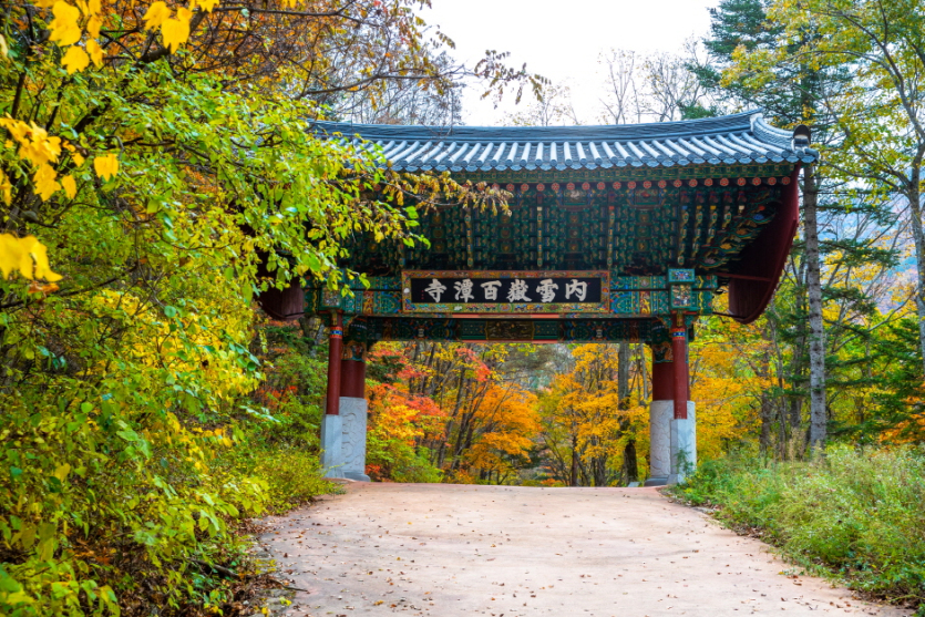Temple Baekdamsa (백담사)