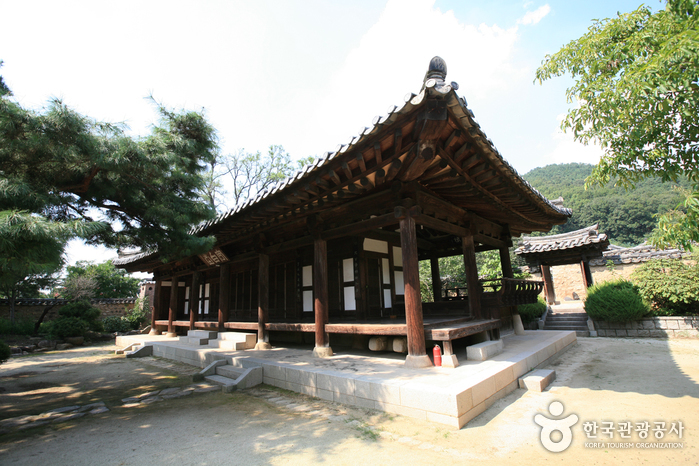 Dorf des Nampyeong Moon Clans (남평문씨본리세거지) Dorf des Nampyeong Moon Clans (남평문씨본리세거지)