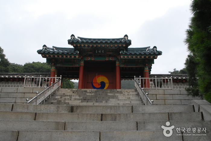 顕忠祠(현충사) 顕忠祠(현충사)