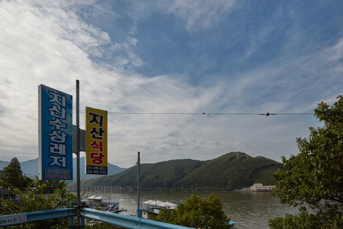 清平湖畔メウンタン村(청평호반 매운탕촌) 清平湖畔メウンタン村(청평호반 매운탕촌)