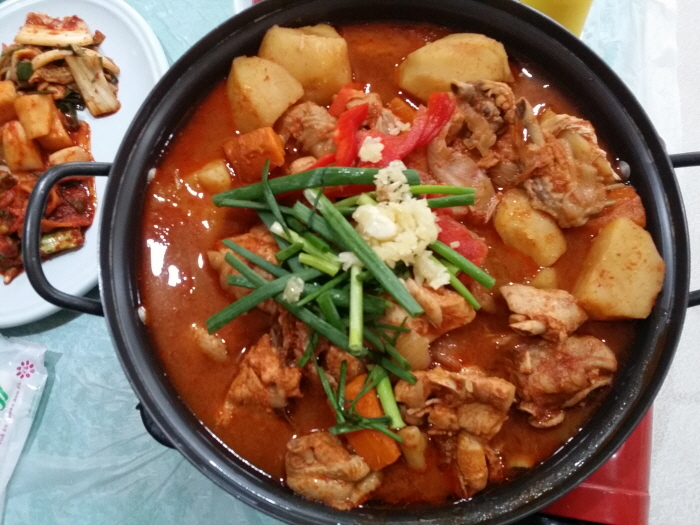 방태산황토펜션식당