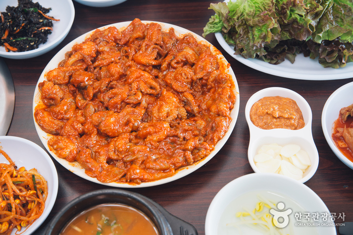 Ресторан Чхунмуро Ччуккуми Пулькоги (충무로 쭈꾸미 불고기) Ресторан Чхунмуро Ччуккуми Пулькоги (충무로 쭈꾸미 불고기)