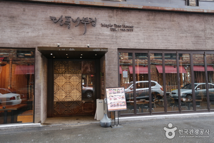 Ресторан Танпхуннамучжип на Итхэвоне (단풍나무집(이태원점)) Ресторан Танпхуннамучжип на Итхэвоне (단풍나무집(이태원점))