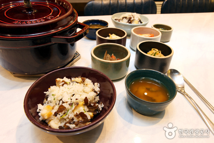 Ресторан О Тхонъён (오통영, Oh Tongyoung) Ресторан О Тхонъён (오통영, Oh Tongyoung)