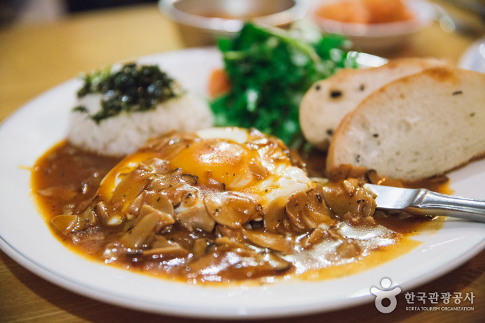 Yoonssi Milbang (윤씨밀방)