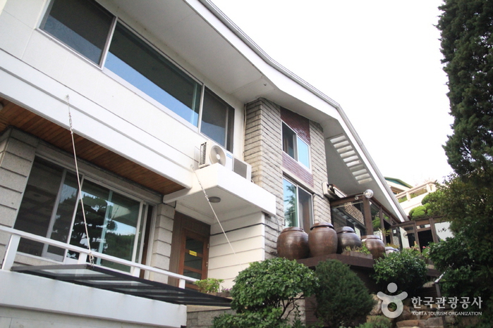 Ресторан Чаха сонманду (자하손만두) Ресторан Чаха сонманду (자하손만두)