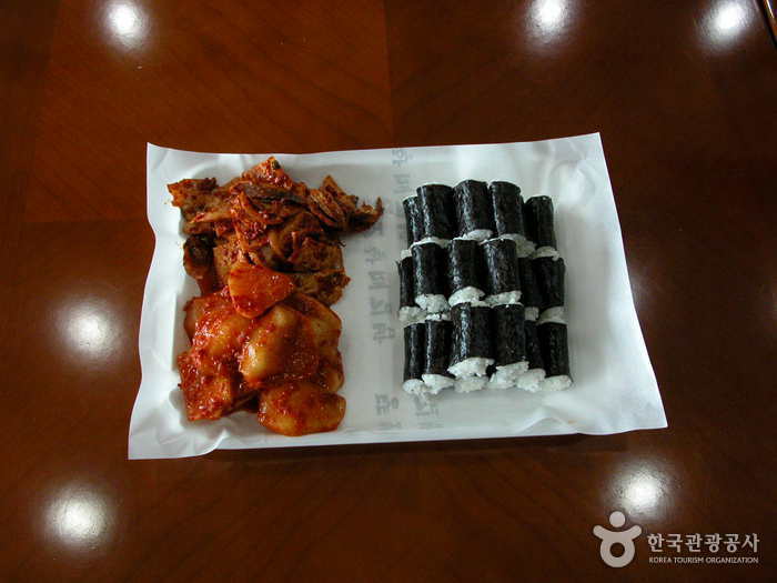 Ttungbo Halmae Gimbap (뚱보할매김밥)