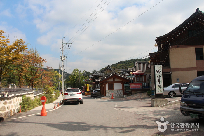 Barrio de Comida Tradicional de la Fortaleza Namhansanseong (남한산성 전통음식마을) Barrio de Comida Tradicional de la Fortaleza Namhansanseong (남한산성 전통음식마을)